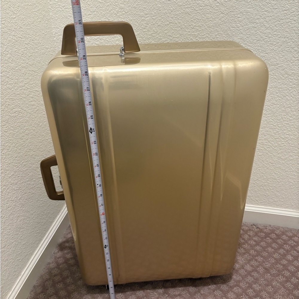 Zero Haliburton wheeled luggage